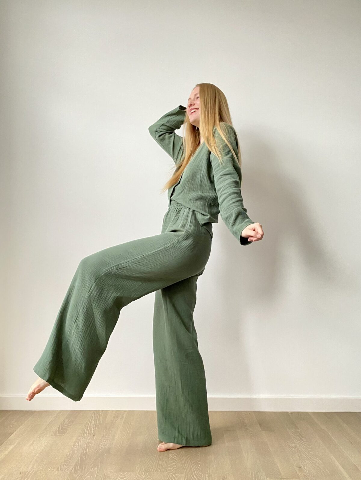 Two-piece muslin women set with long-sleeve top and pants, soft breathable cotton, ideal for lounging or casual wear.