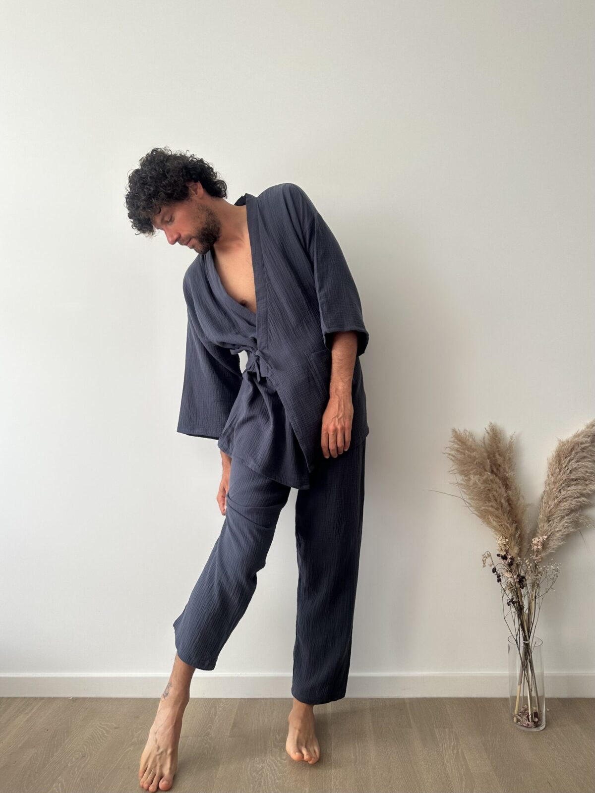 Men’s lightweight muslin pyjama set with tie-waist top and relaxed pants, handmade from breathable cotton fabric.