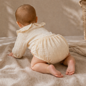 Petal Collar Organic Muslin Baby Set in Cream – back view