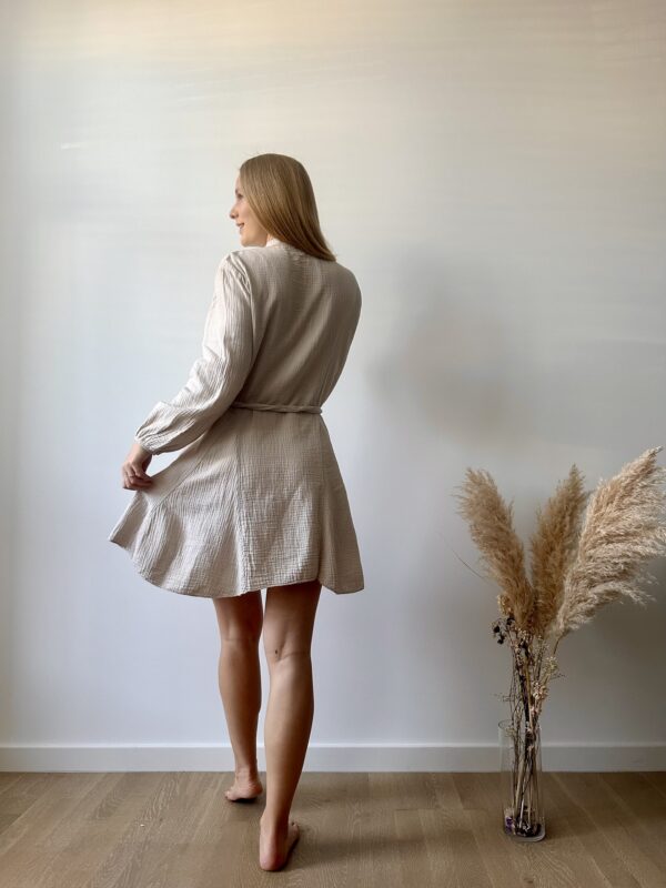 woman organic cotton dress with long sleeves
