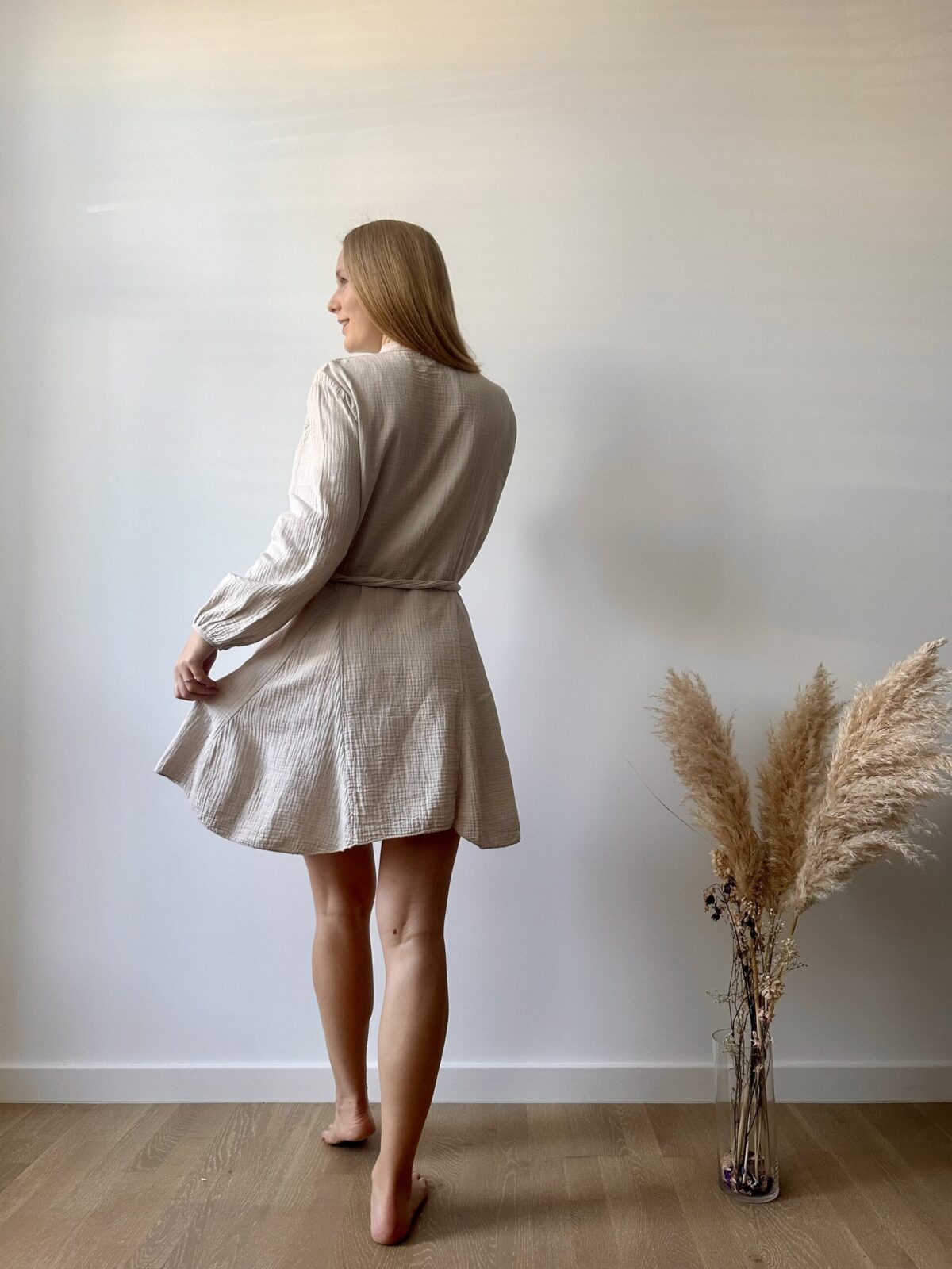 woman organic cotton dress with long sleeves