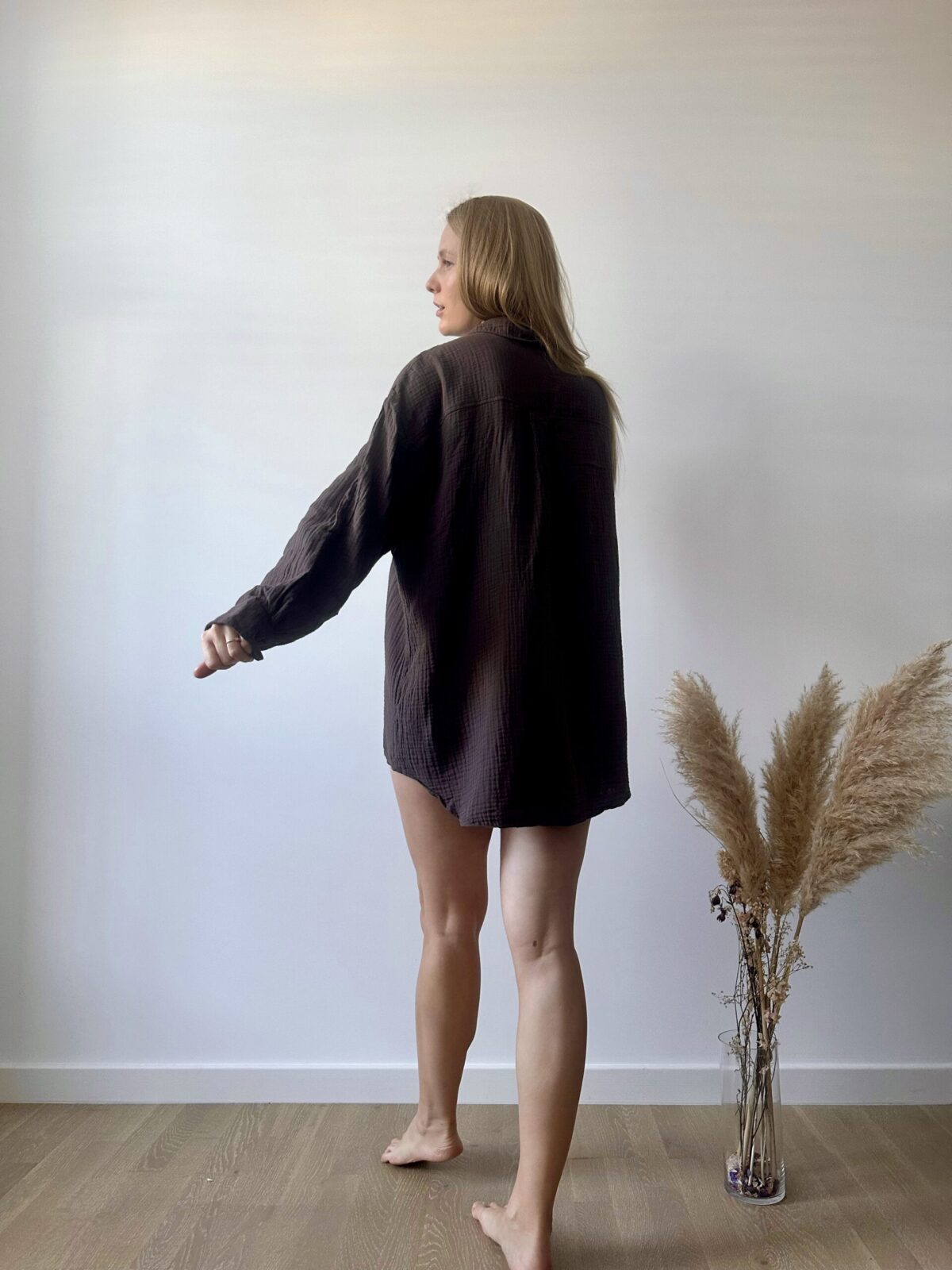 woman oversized shirt made of organic muslin cotton