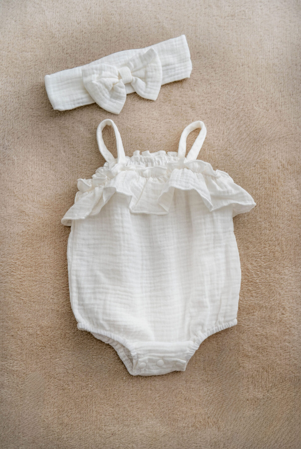 White muslin romper with no sleeves for baby girls