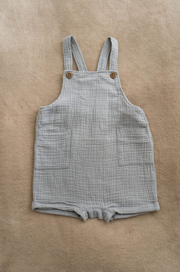 Organic cotton kid's playsuit with wooden buttons