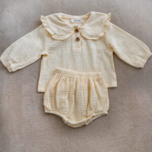 Baby girl muslin outfit with ruffled collar tom and bloomers