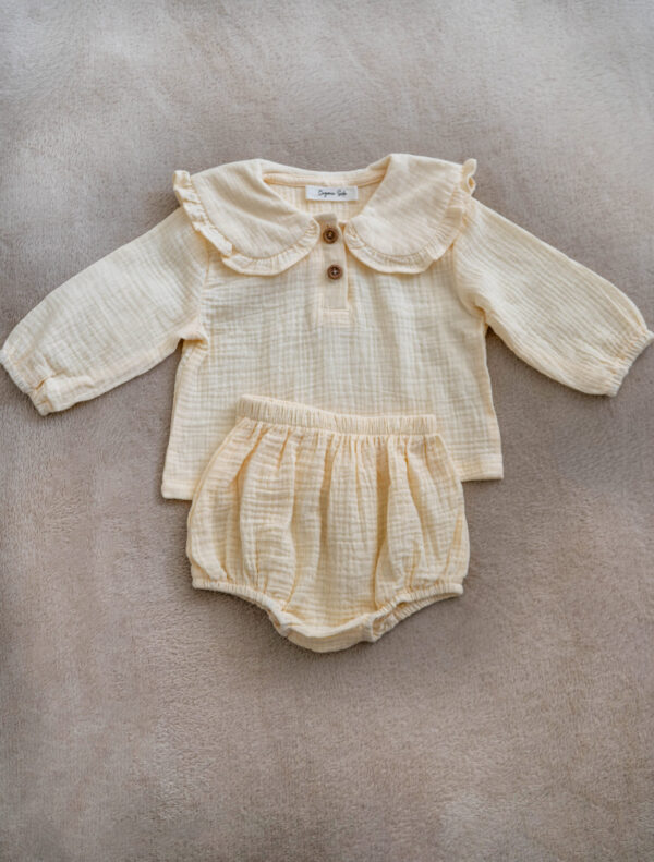 Baby girl muslin outfit with ruffled collar tom and bloomers