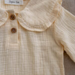 Two-piece muslin baby set in beige with long sleeves and frill details