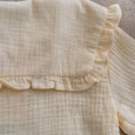 Organic muslin baby outfit - blouse with wooden buttons and elastic bloomers